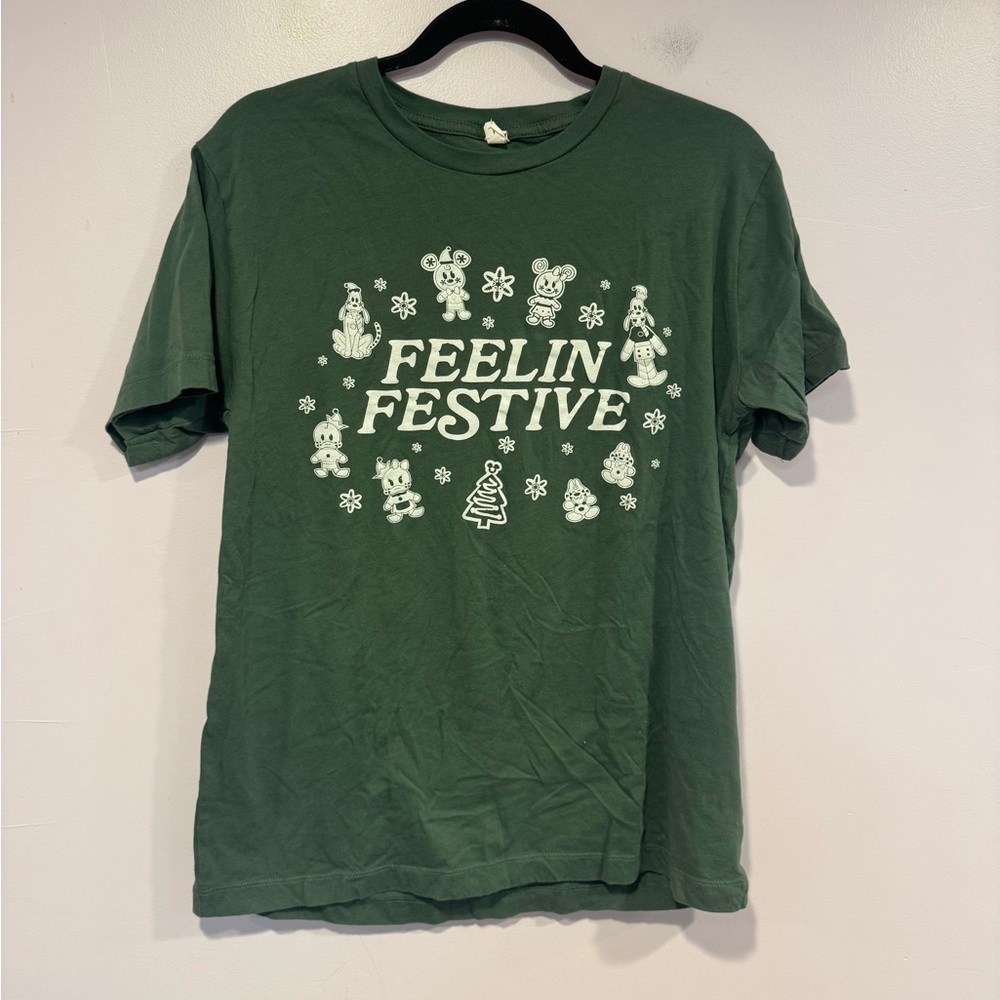 Disney Christmas Feelin Festive Green Short Sleeve Shirt Circa Society‎ Medium